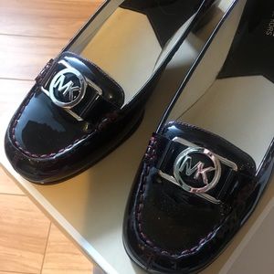 Michael Kors loafers, completly new. Never worn!